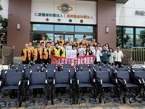 大里崇光獅子會捐建醫院2候車亭 提供民眾舒適搭乘環境