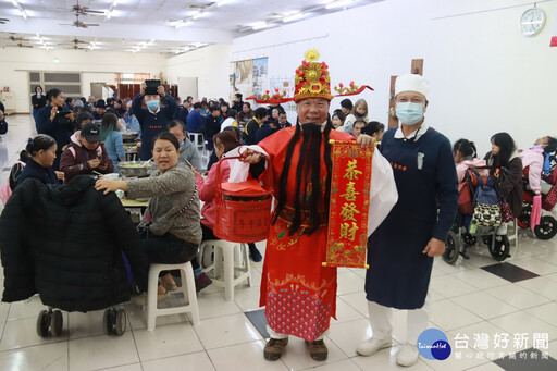 年節前夕慈濟邀關懷家庭 圍爐平安宴迎新年