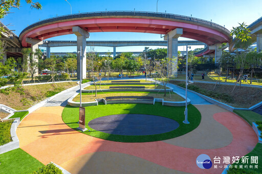 平鎮運動公園遊戲場改善竣工啟用 張善政：持續打造宜居城市