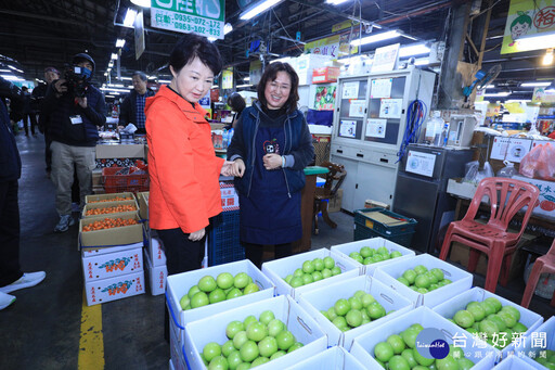 春節前盧秀燕起早視察魚市、果菜市場 關心調配供給量