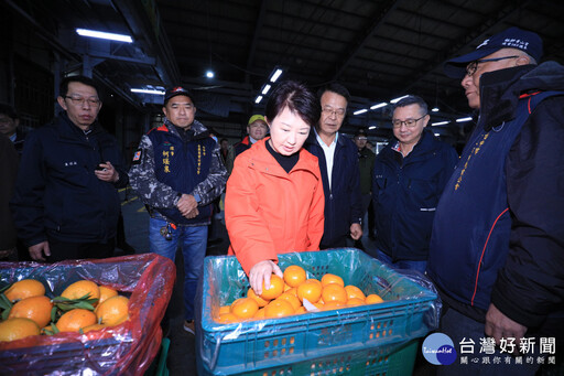 春節前盧秀燕起早視察魚市、果菜市場 關心調配供給量