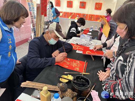 蛇年吉祥慶新春 南投市公所邀名家揮毫贈春聯