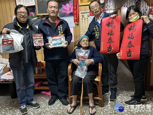 板橋公私協力贈獨老年菜 助經濟弱勢家庭好過年