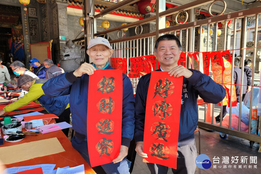 迎接蛇年新春 西港慶安宮結合西港公所辦現場揮毫贈春聯及手做好物活動