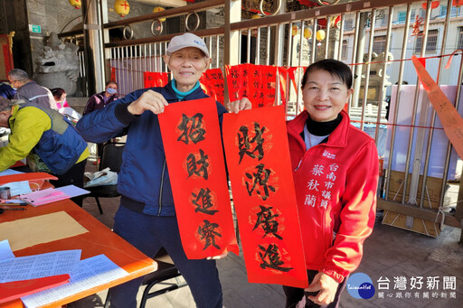 迎接蛇年新春 西港慶安宮結合西港公所辦現場揮毫贈春聯及手做好物活動