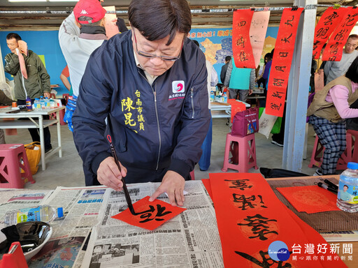 關懷弱勢溫馨送暖 昆和之友會義賣所得25萬餘元捐3個慈善團體