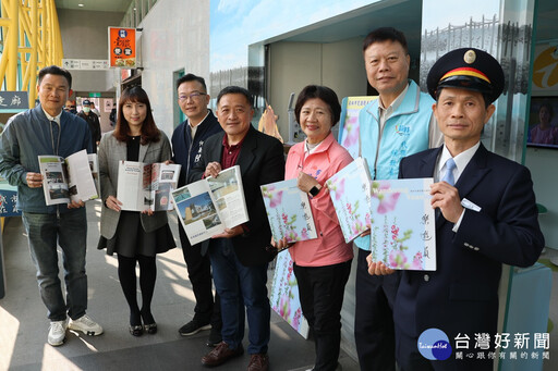 員林市雙語觀光雜誌贈書 雙語觀光《樂遊員》介紹給國內外遊客