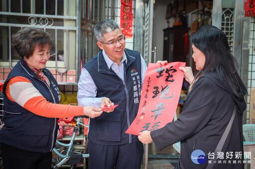 里鄰長總動員送幸福！ 方文山執筆超夯「蛇現幸福」春聯發送百萬家戶