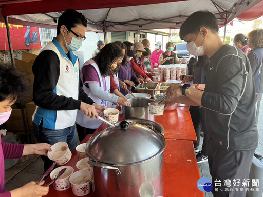 南市議員周奕齊服務團隊全力協助災民 要求市府慰問金春節前入帳