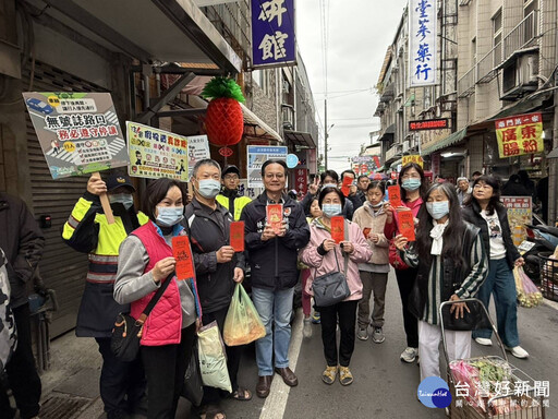 加強重要節日安全維護宣導 桃警發放「蛇麼攏順利紅包袋」