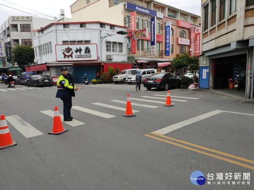 傳統市場變身年貨大街 西螺警及時交管恢復通行