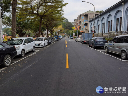 旗山老街路面翻新 過年歡迎遊客「蛇來趣陶」