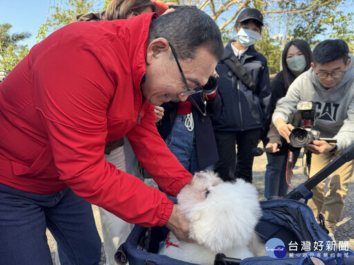 侯友宜初二發寵物小福袋 淡水紅毛城變成「毛孩城」