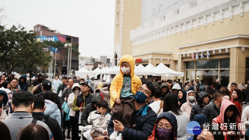 春節活動發放福袋 張善政：祝福市民新年闔家平安