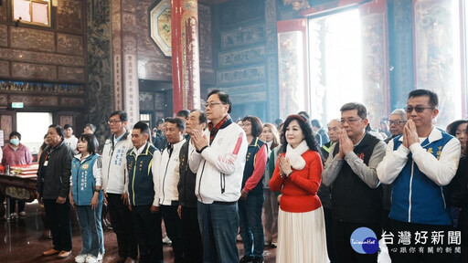 大年初三參香 張善政邀國人造訪台灣燈會宗教祈福燈區