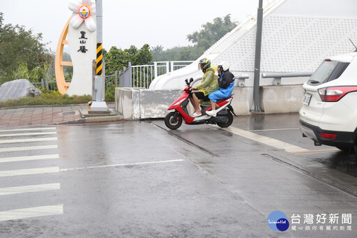 嘉義盧山橋伸縮縫加裝防滑材料 提升行車安全