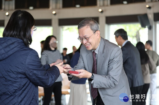 面對困境另類思維 長榮大學新春禮拜敲鐘祈福展望未來