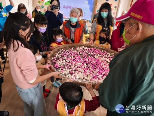 田中日照中心舉辦老幼共學 祖孫一同搓湯圓慶元宵