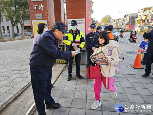 桃園市警力開學日全面動員 讓學童安全走入校園