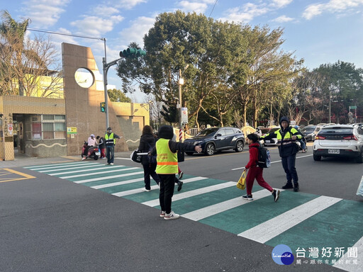 桃園市警力開學日全面動員 讓學童安全走入校園