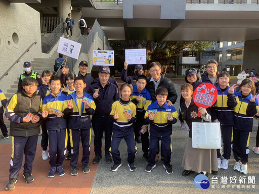 開學日護童勤務 新北警保護兒童交通及校園安全