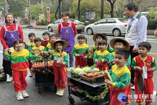 響應家扶新春義賣 育仁幼兒園賣自種蔬菜助弱勢學童安心學習