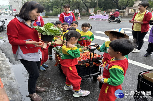 響應家扶新春義賣 育仁幼兒園賣自種蔬菜助弱勢學童安心學習