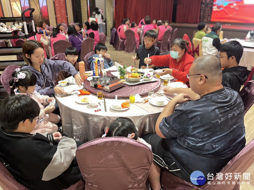 春暖花開樂相聚 餐飲業者招待家扶兒感恩餐會