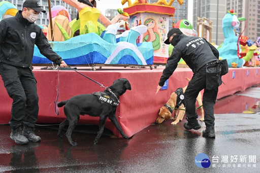 桃園燈會警犬負責場檢任務 協助犯罪預防宣導與民眾互動