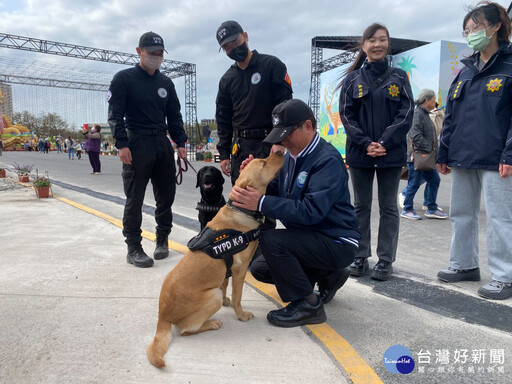 桃園燈會警犬負責場檢任務 協助犯罪預防宣導與民眾互動