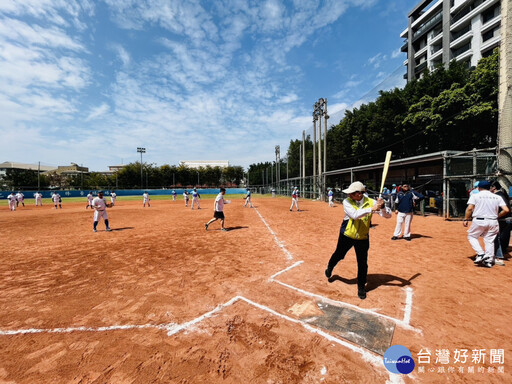 彰化市「市長盃」慢速壘球開賽 21隊420名壘球選手較勁