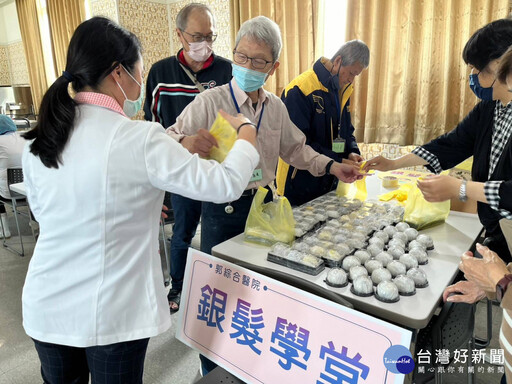 郭綜合醫院「銀髮學堂」一日販賣員 五感三動防失智