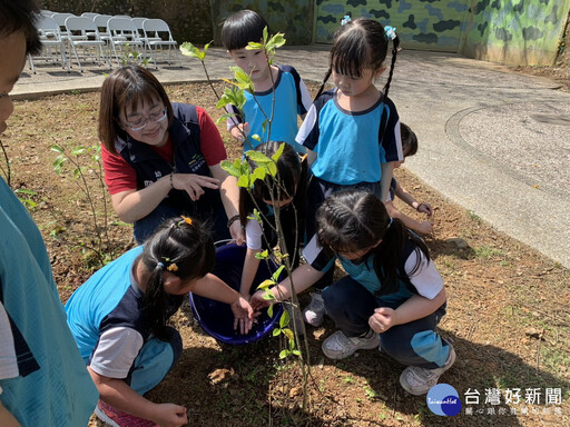 參山處植樹節送苗木 三地同步推低碳旅遊環境