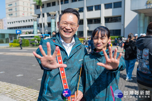 「114年全國原住民族運動會」授旗 蘇俊賓手持「幸運之箭」期勉選手再創5連霸佳績