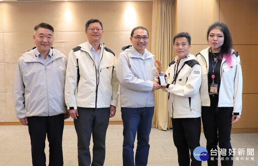 新北無障礙環境考核冠全國 工務局市政會議獻獎分享榮耀