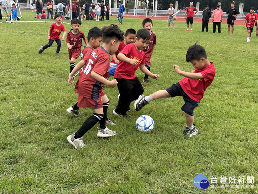 璉紅盃幼兒足球賽64隊爭鋒 幼童萌力無限
