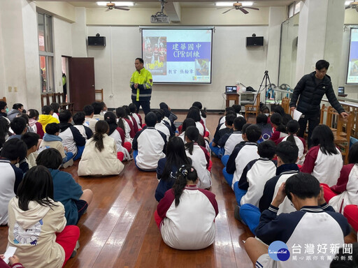 扎根急救觀念 竹市消防局前進校園辦理CPR認證