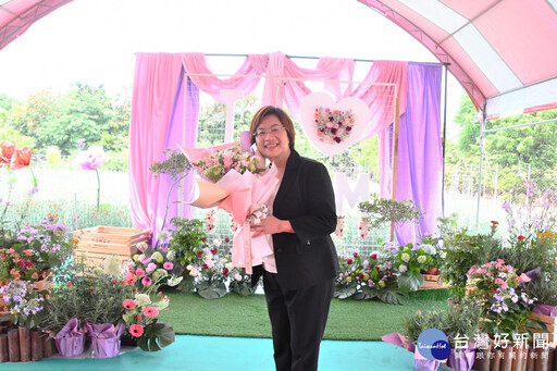 田尾鄉農會推廣在地康乃馨 祝全天下媽媽母親節快樂