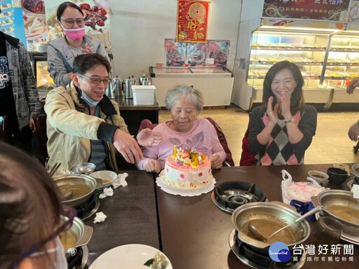 大甲區李伯豐侍奉父母事績優異 膺選孝行楷模