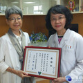 肯定榕華慈善基金會奉獻社會 黃修芬女士捐出100萬元