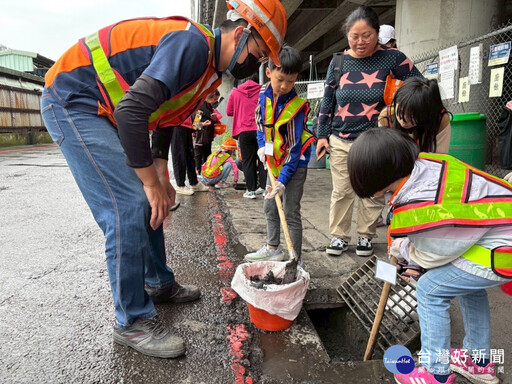 新北小小清潔隊員一日體驗 從城市清潔實踐環境永續