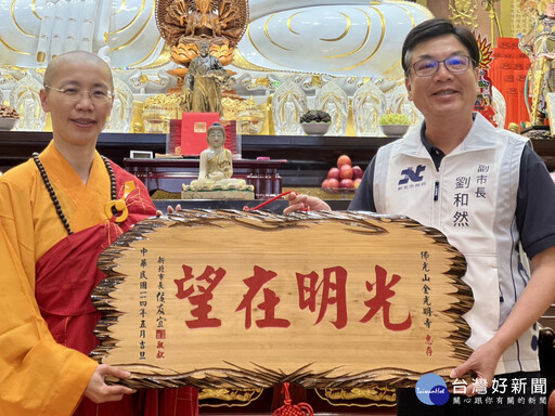 侯友宜參拜汐止聖覺寺、廣修禪寺 祈福新北市民安康