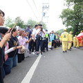 白沙屯媽祖聖駕經南投 許淑華跪迎鑾駕祈願