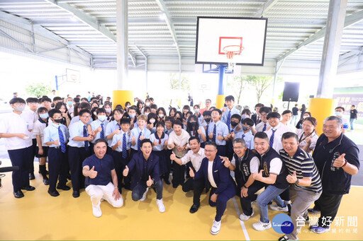中市校園太陽能發電再添生力軍! 宜寧高中光電球場啟用