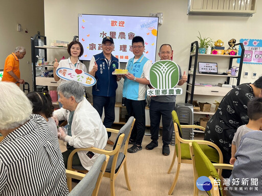 水里鄉農會家政班精心製作蔬菜蛋糕 讓長照中心長輩們歡度母親節