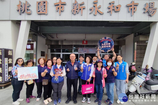 致贈康乃馨 國民黨桃園區黨部祝福全天下母親幸福快樂