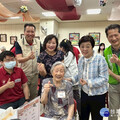 台積電志工陪伴新竹榮家長輩慶祝母親節 張淑芬為長者送祝福遞溫情