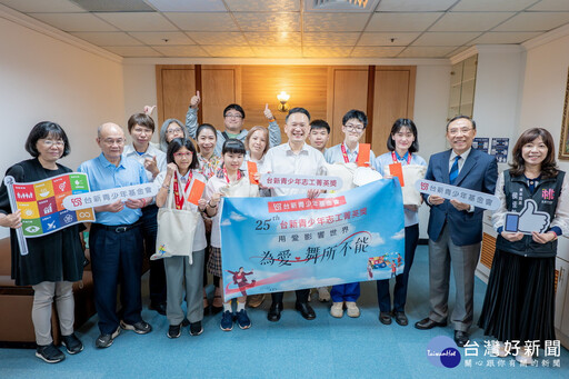 台新青少年志工菁英發光發熱 蘇俊賓手繪陽光天使逆境重生故事