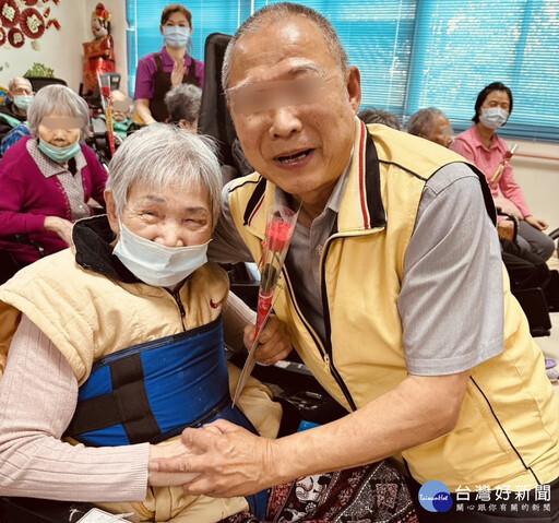 鮮花笑顏綻放松柏園 母親節活動傳遞家的溫度