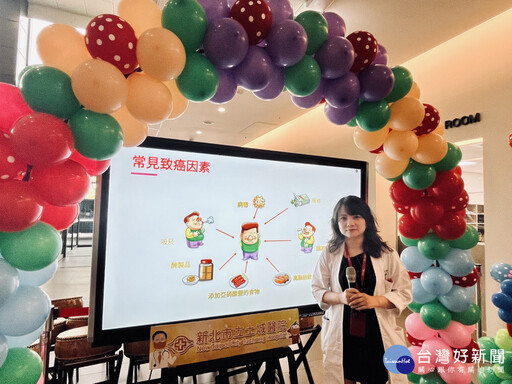 土城醫院母親節送暖 康乃馨香皂傳愛推乳癌防治